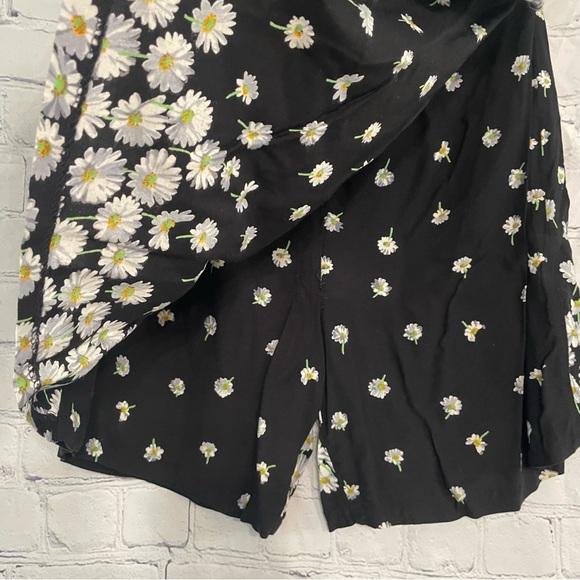 Black & White Daisy Skort - Picture 3 of 6